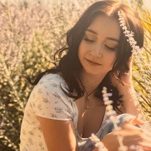 Meet your Posher, Abigail